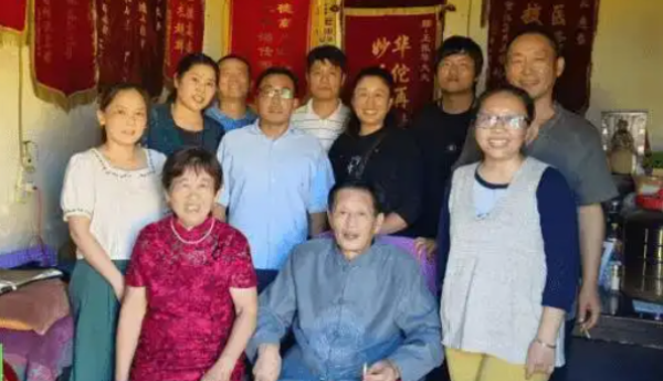 王振华疑难病辨治经验与当代中医传承路径